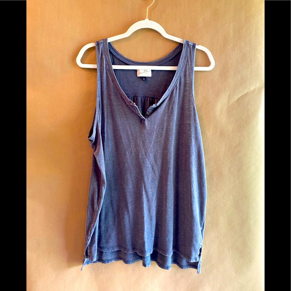 Universal Thread & Co tank top